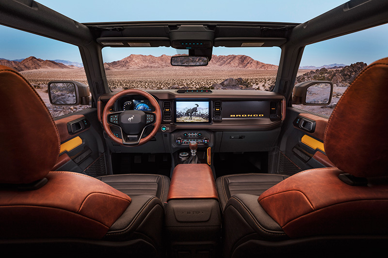 Ford Bronco 2 + 4 interior