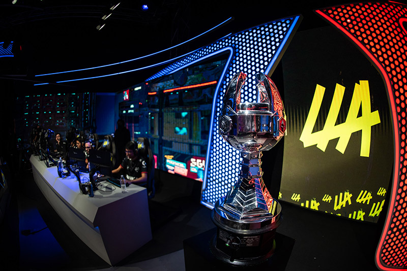 INFINITY Liga Latinoamerica de League of Legends trofeo