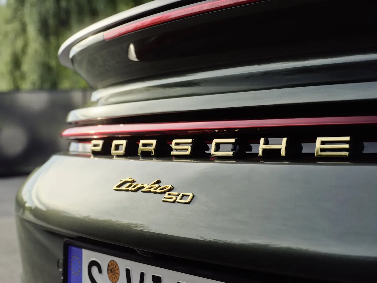 Porsche 911 Turbo 50 Años logo