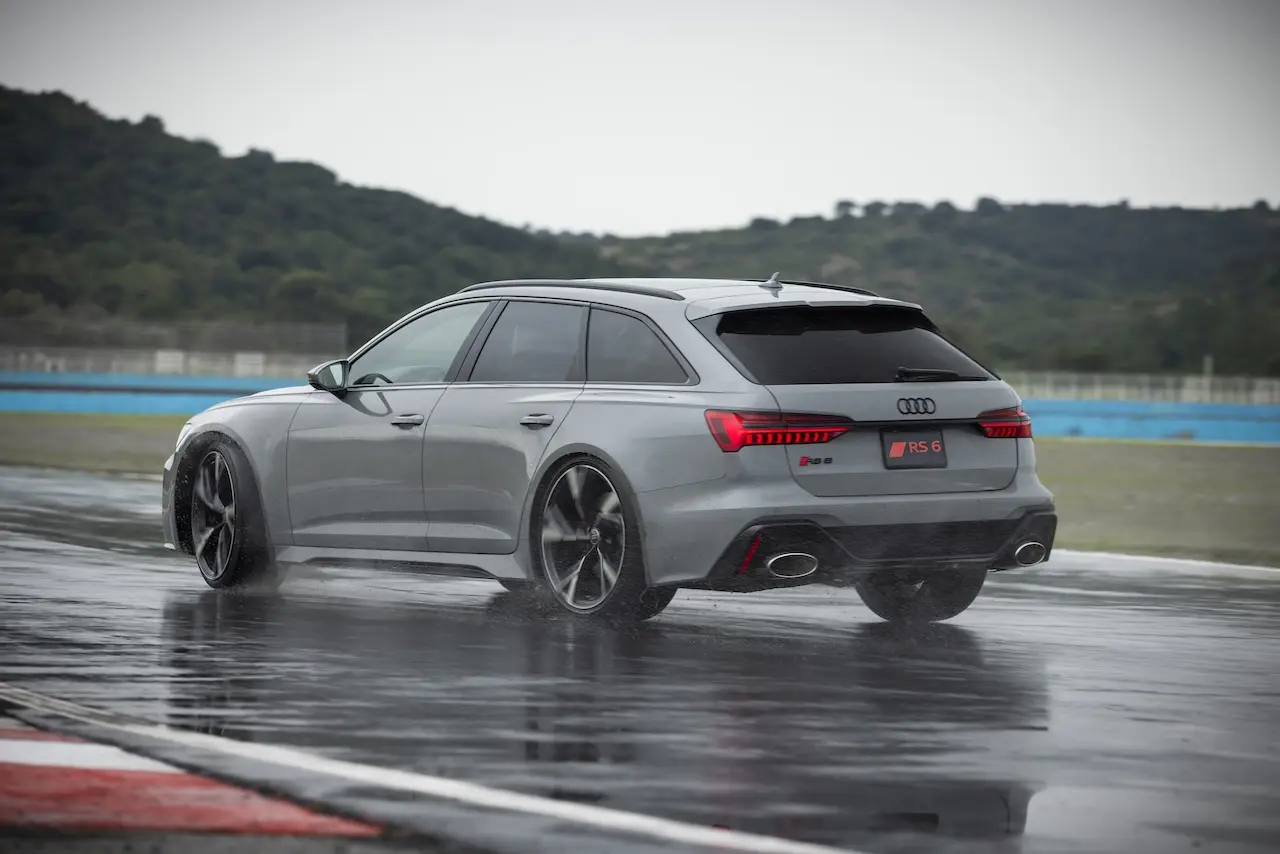 Audi RS 6 Avant 2025 trasera