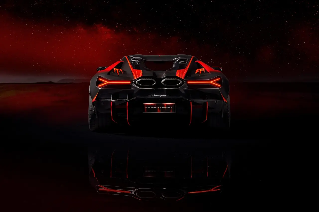 Lamborghini Revuelto Opera Unica trasera