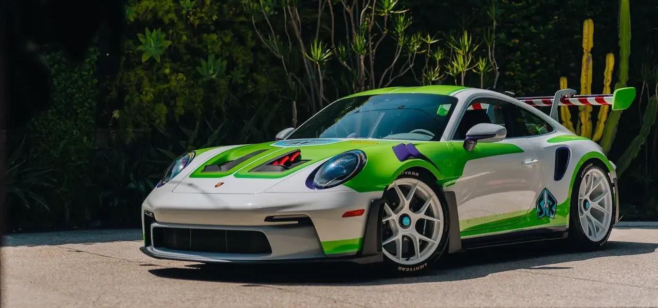 Porsche le da un toque de Buzz Lightyear al poderoso 911 GT3 RS Porsche 911 GT3 RS de Buzz Lightyear