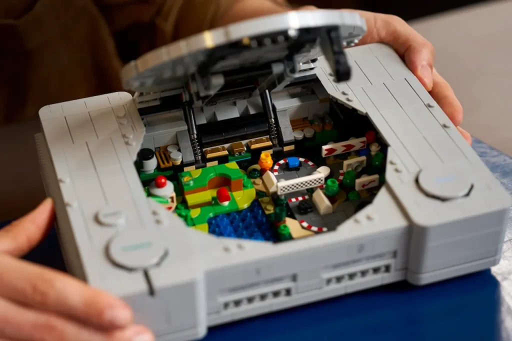 LEGO PlayStation 1 abierto