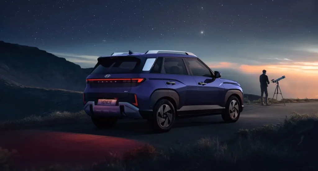Hyundai Venue trasera