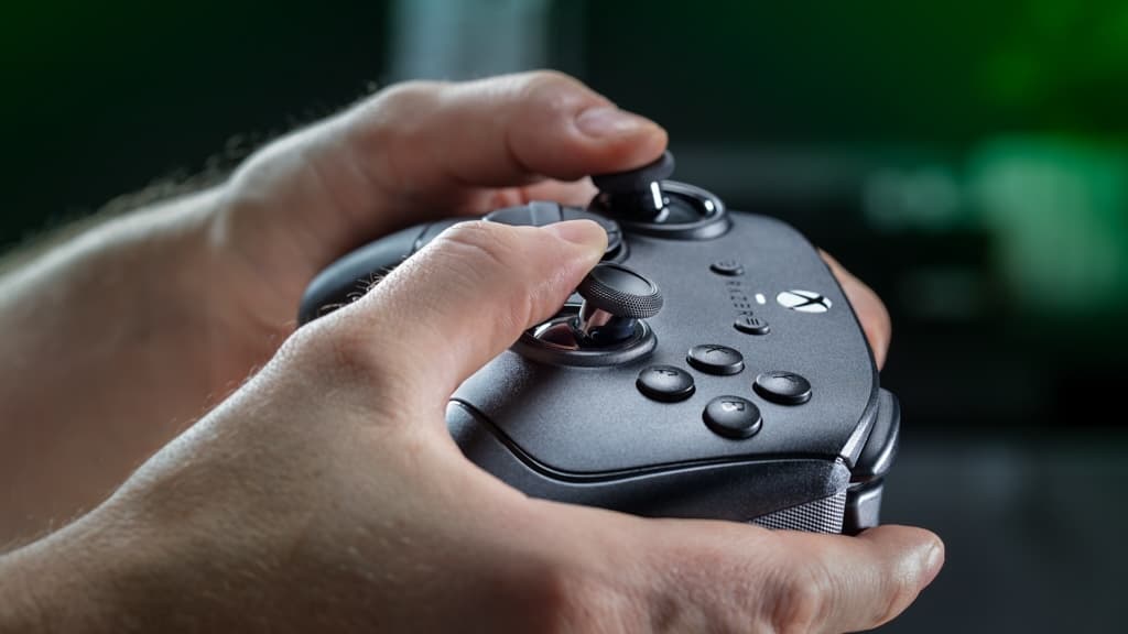 Razer Wolverine V4 PRO