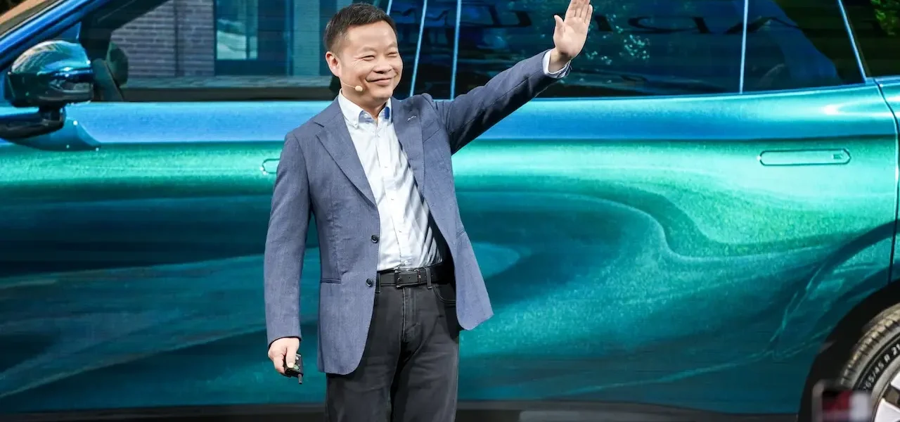 XPeng llama a la cooperación global en la Cumbre Automotriz de París XPeng He Xiaopeng